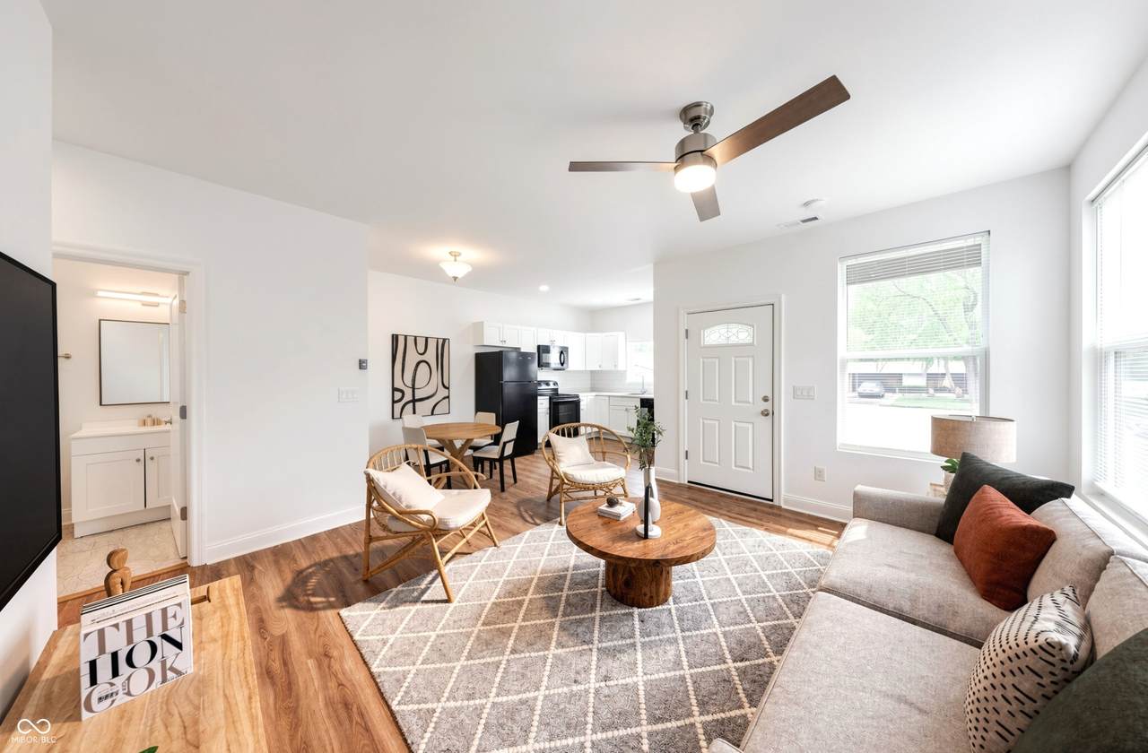 3915 Hawthorne Lane - Photo 1