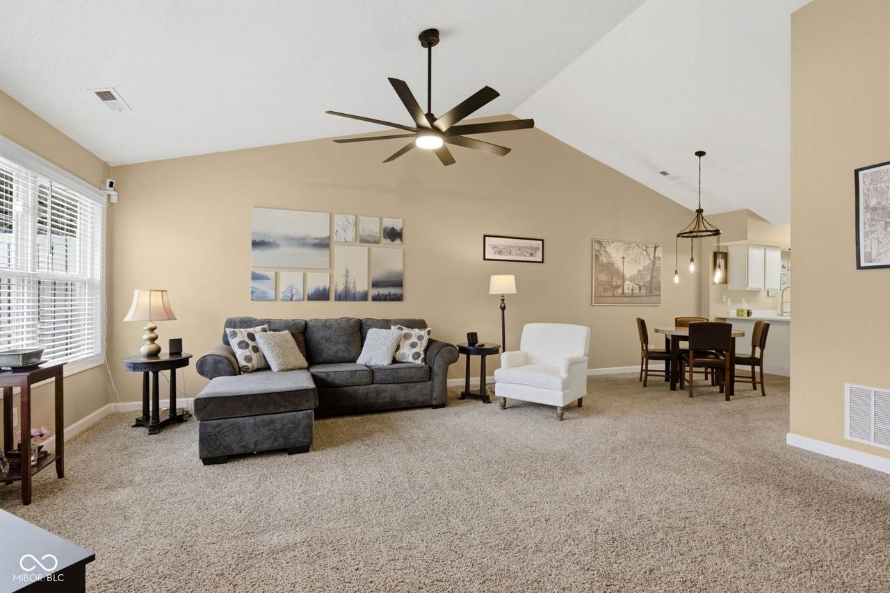5417 Loggia Way - Photo 1