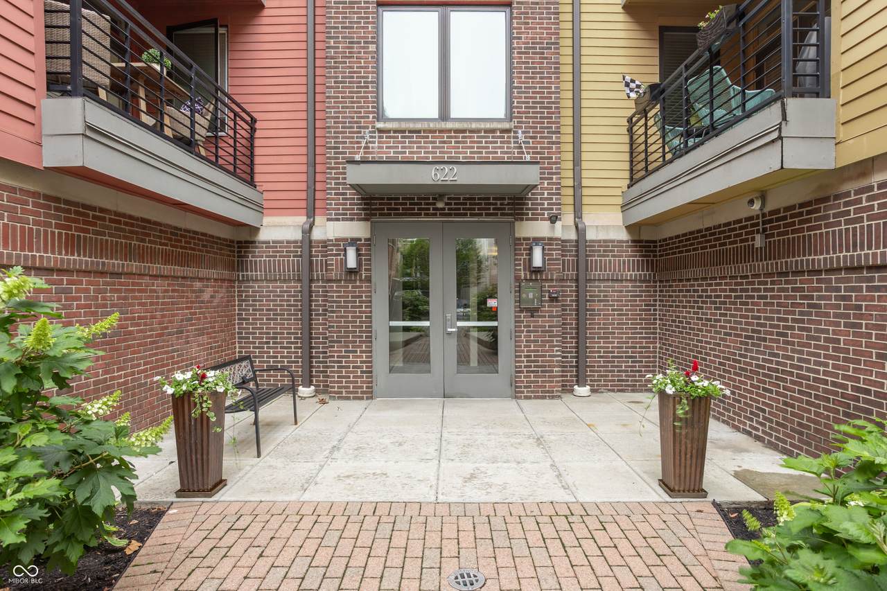 622 10th Street - Photo 1