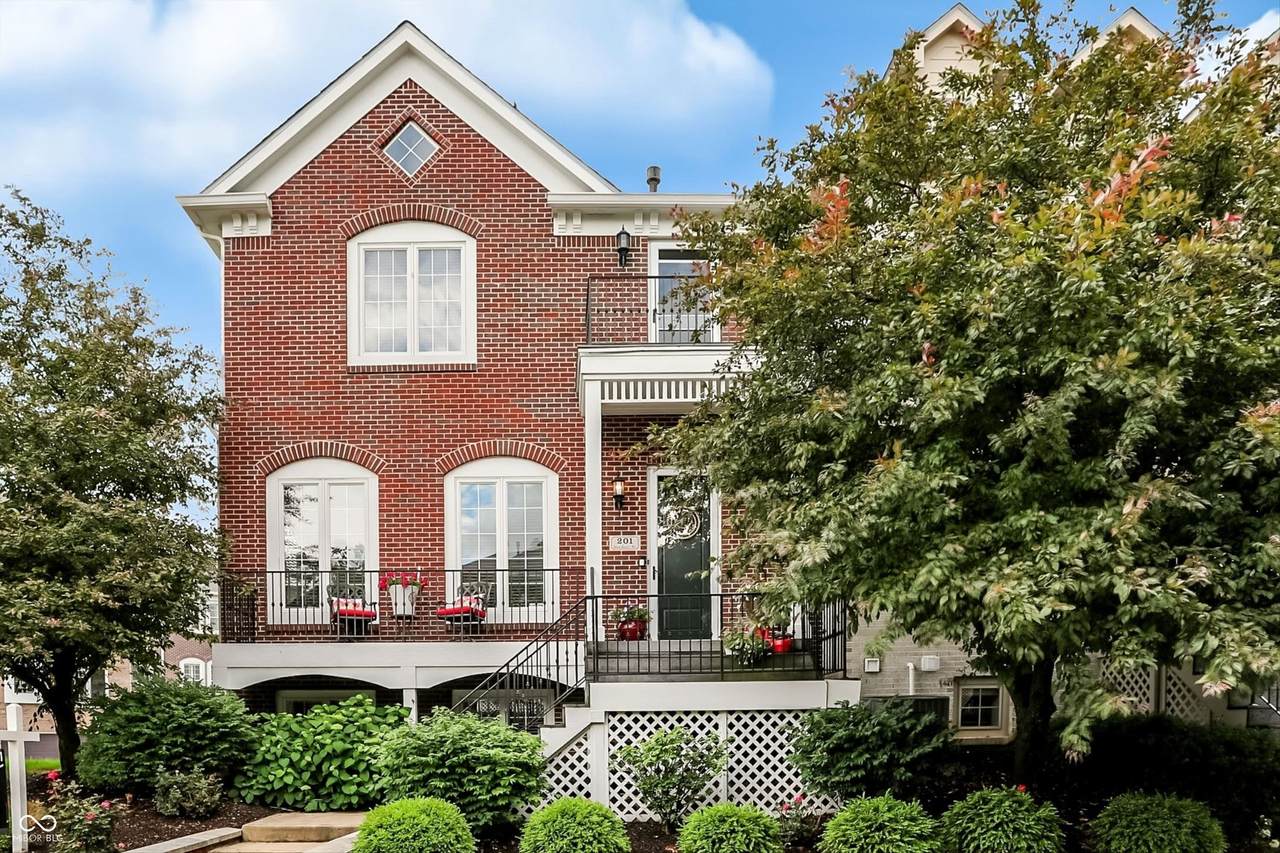 201 Manchester Drive - Photo 1