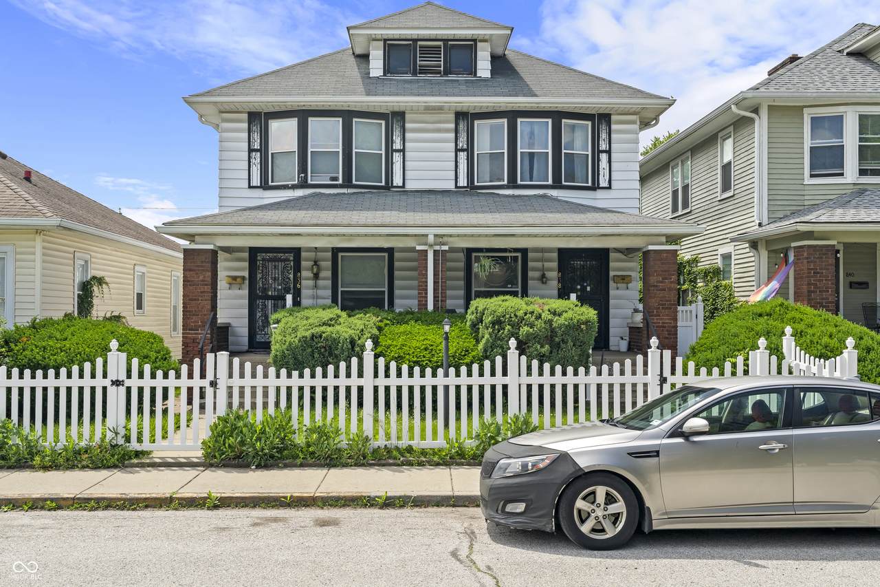 836 Oxford Street - Photo 1