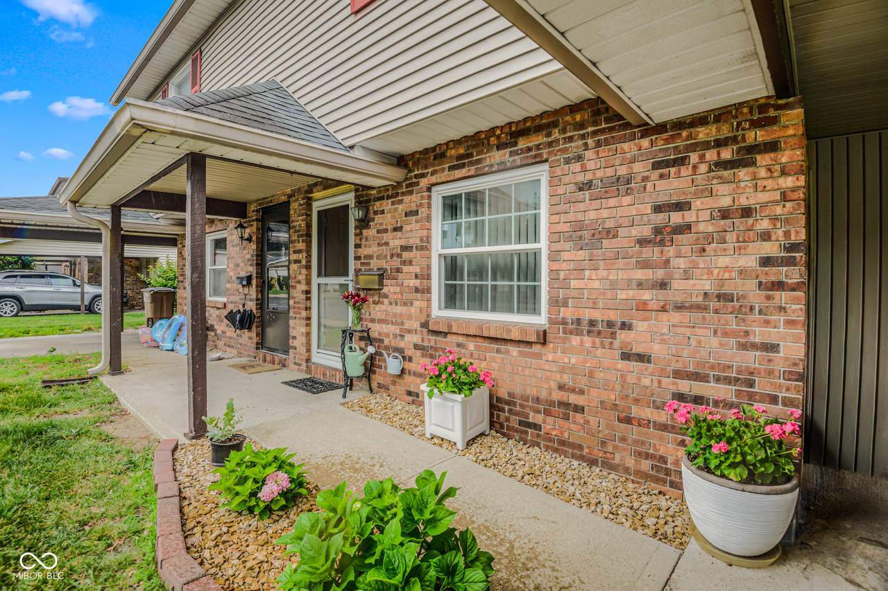 2090 Thriving Drive - Photo 1