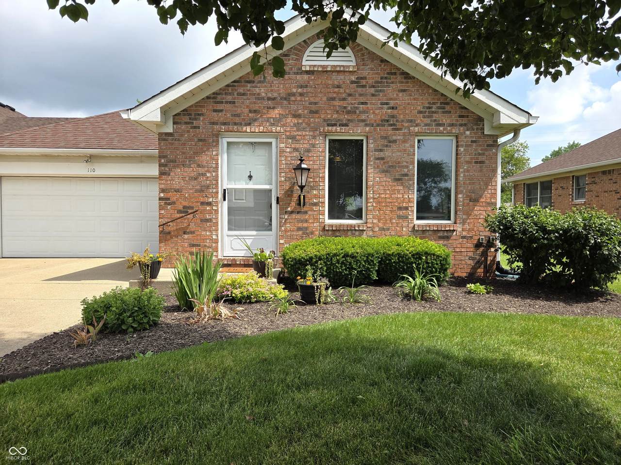 110 Sterling Drive - Photo 1