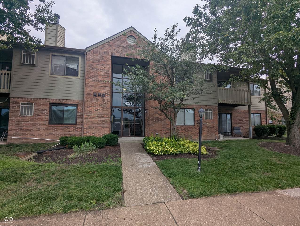 4371 Village Parkway - Photo 1