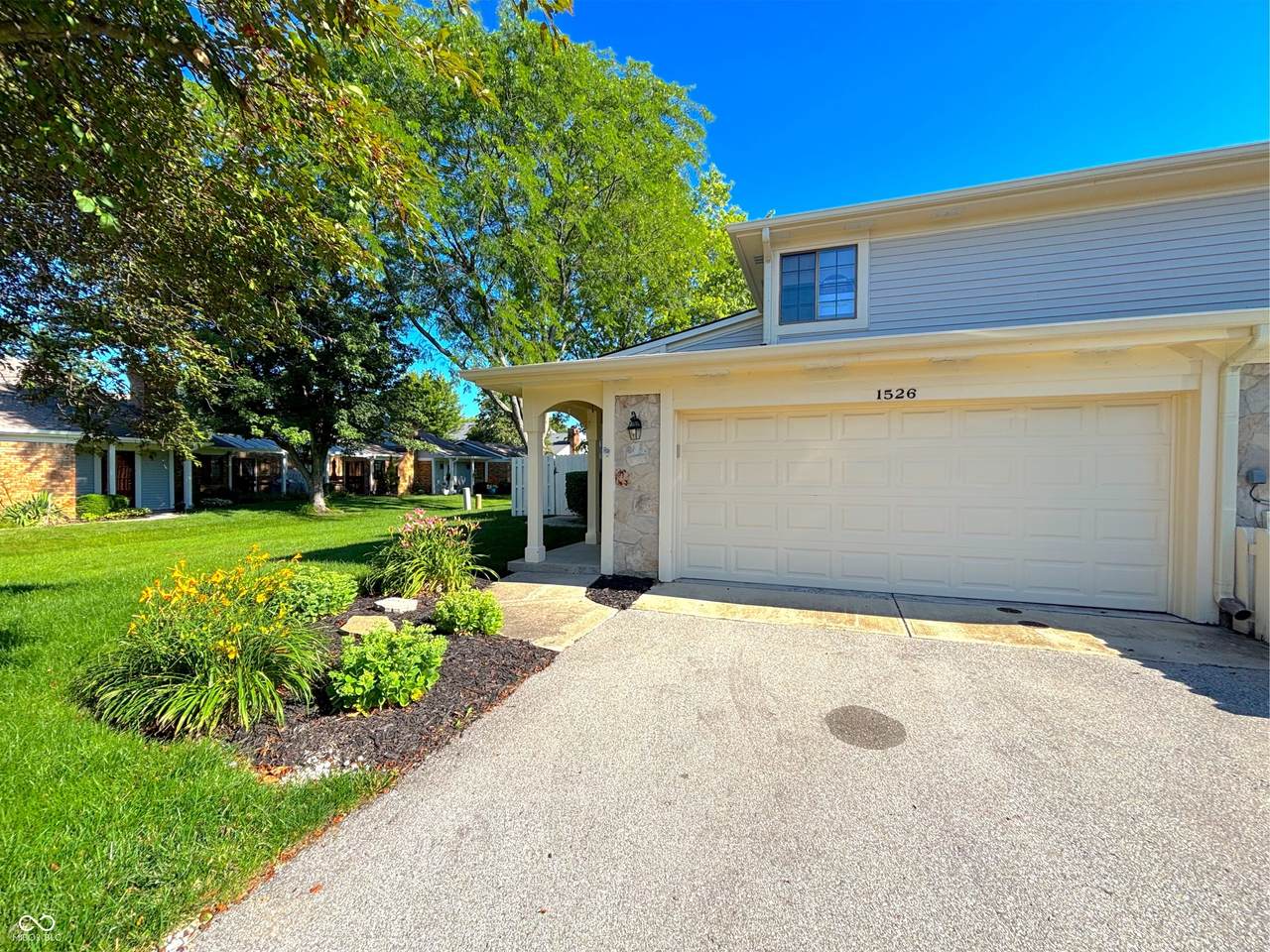 1526 Roanoke Drive - Photo 1