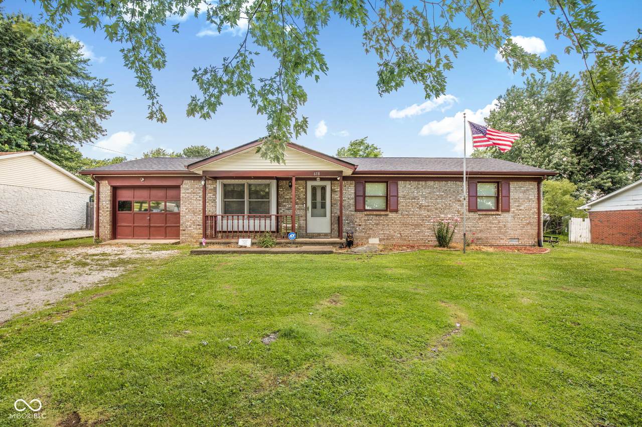 618 Meadows Drive - Photo 1