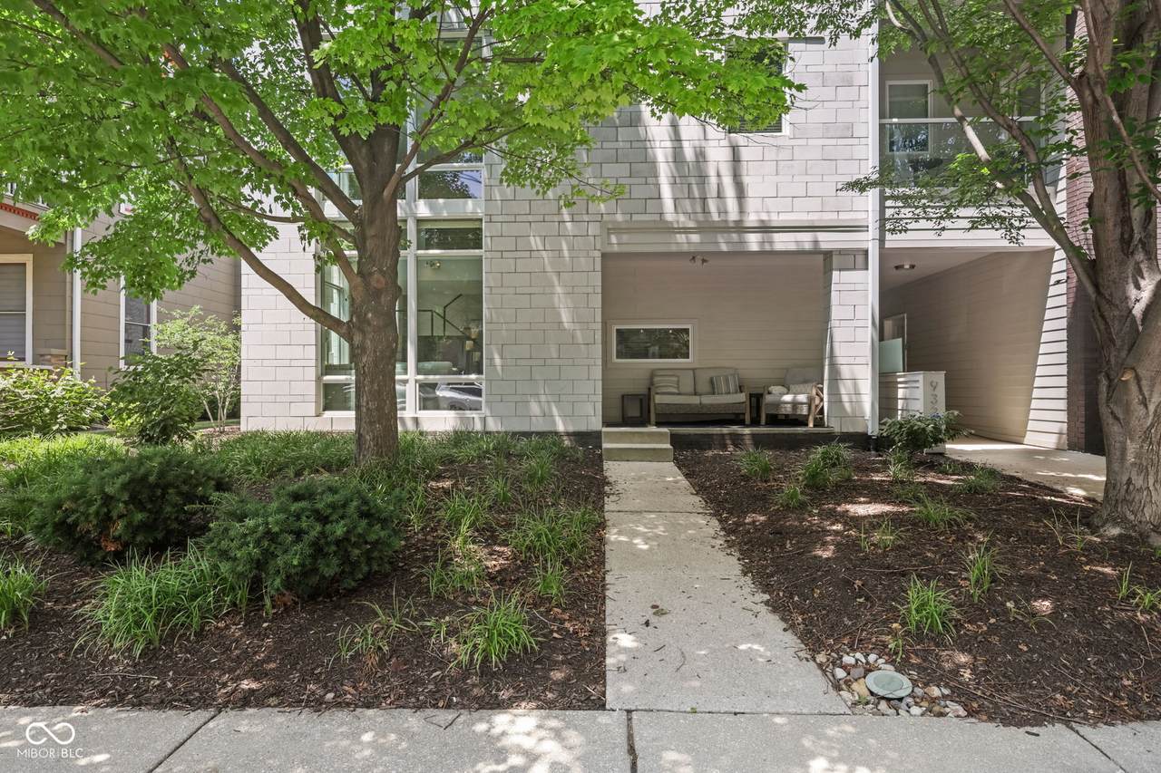 932 Broadway Street - Photo 1