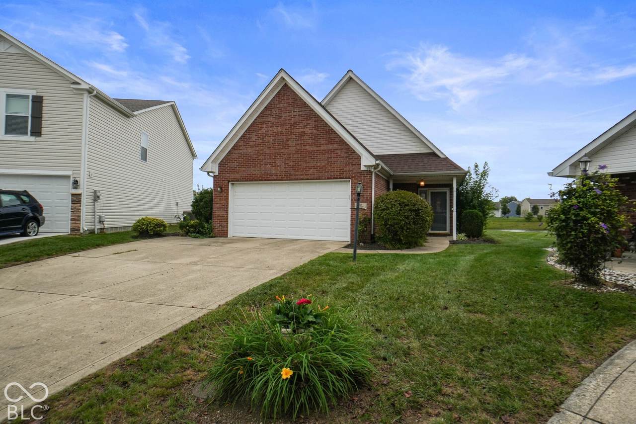 907 Amesbury Court - Photo 1