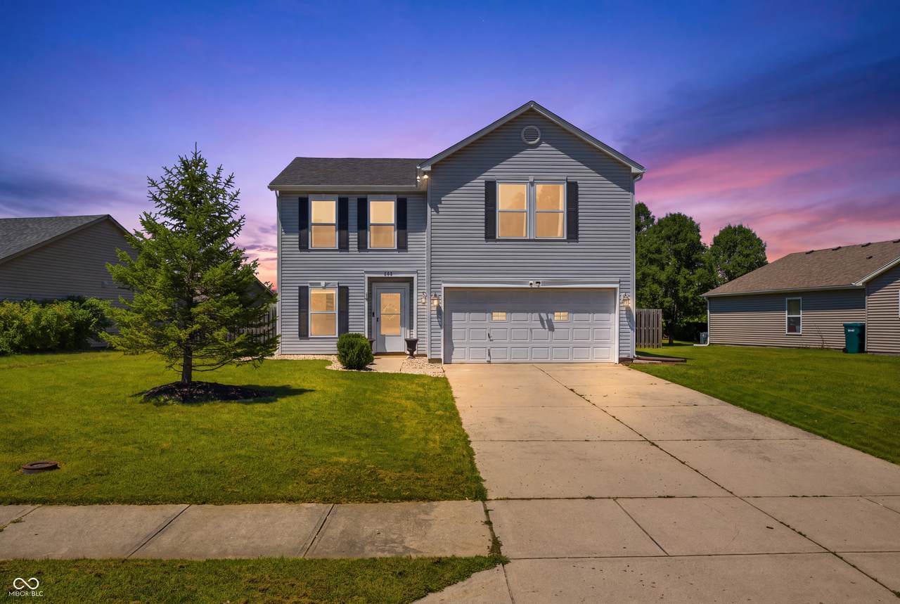 640 Streamside Drive - Photo 1