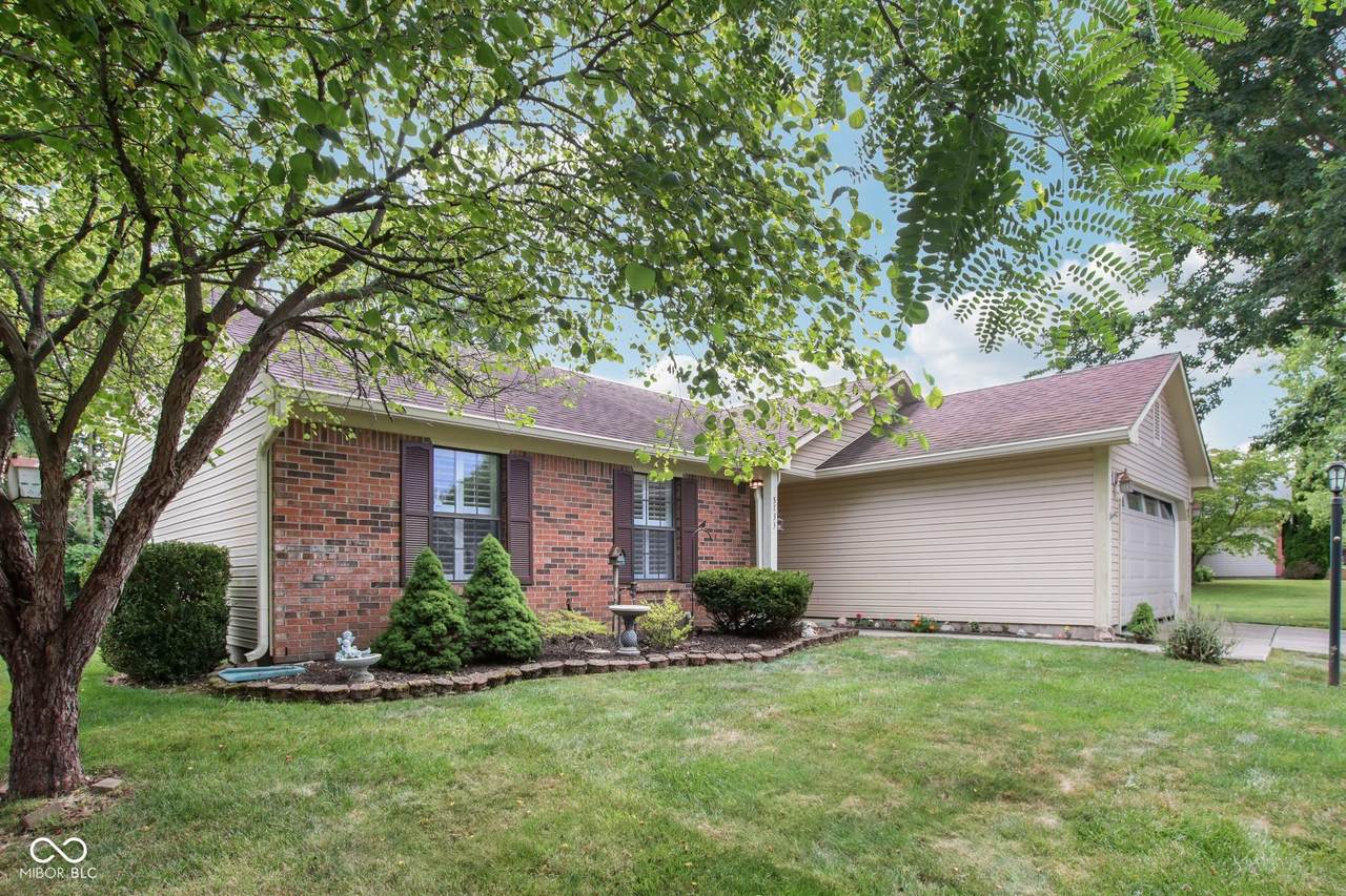 5733 Pine Knoll Boulevard - Photo 1