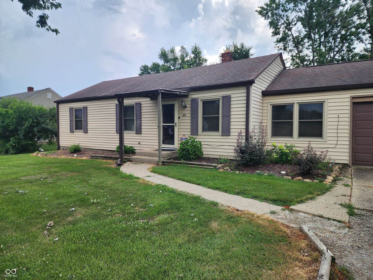 4811 Charney Avenue - Photo 1