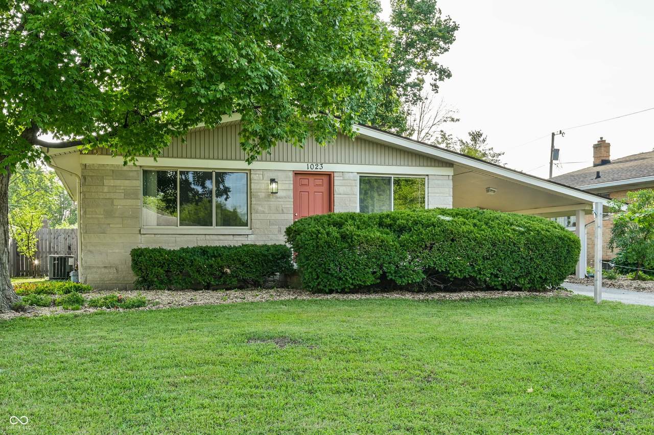 1023 Graham Avenue - Photo 1