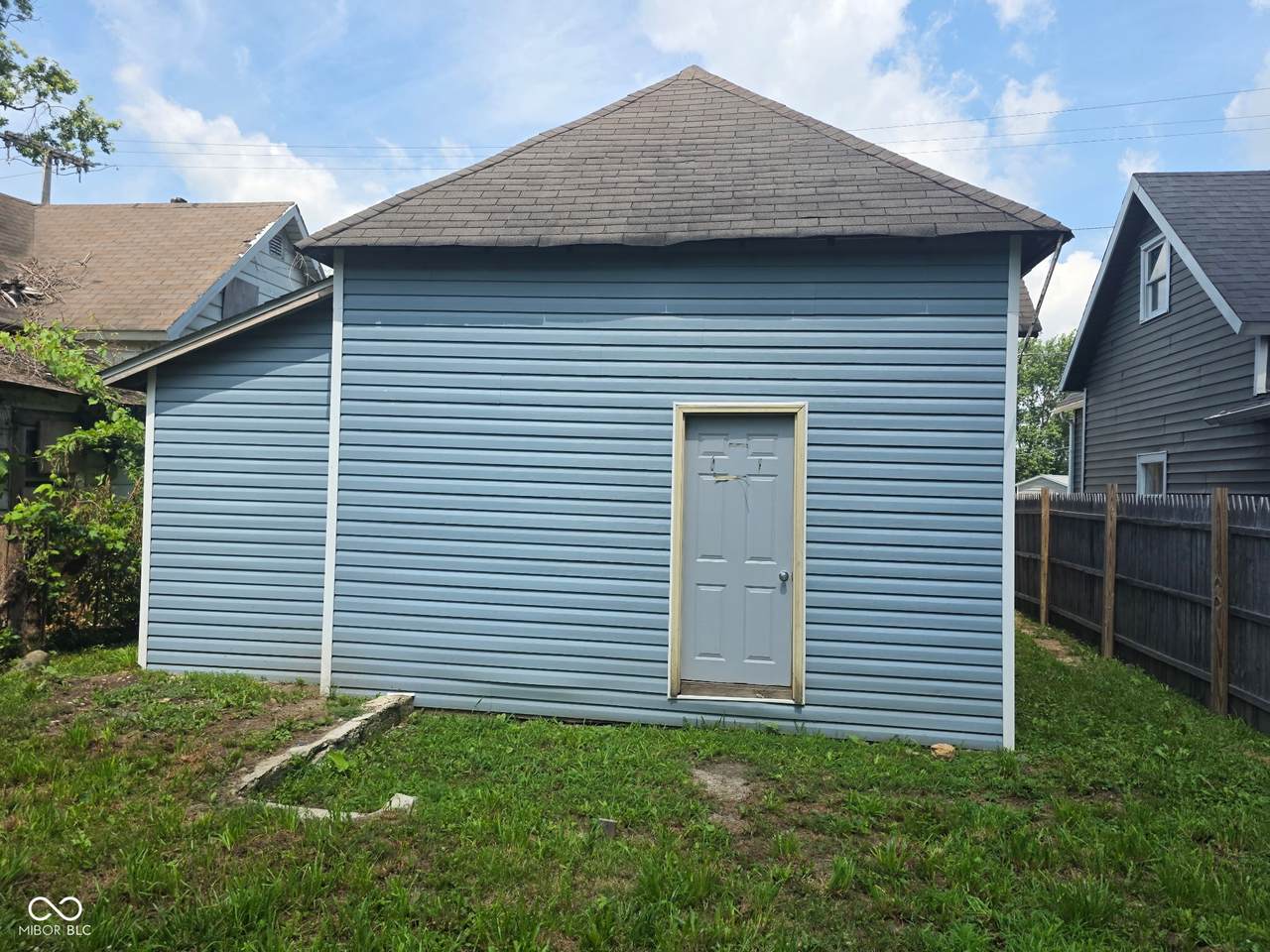 1724 Hoyt Avenue - Photo 1