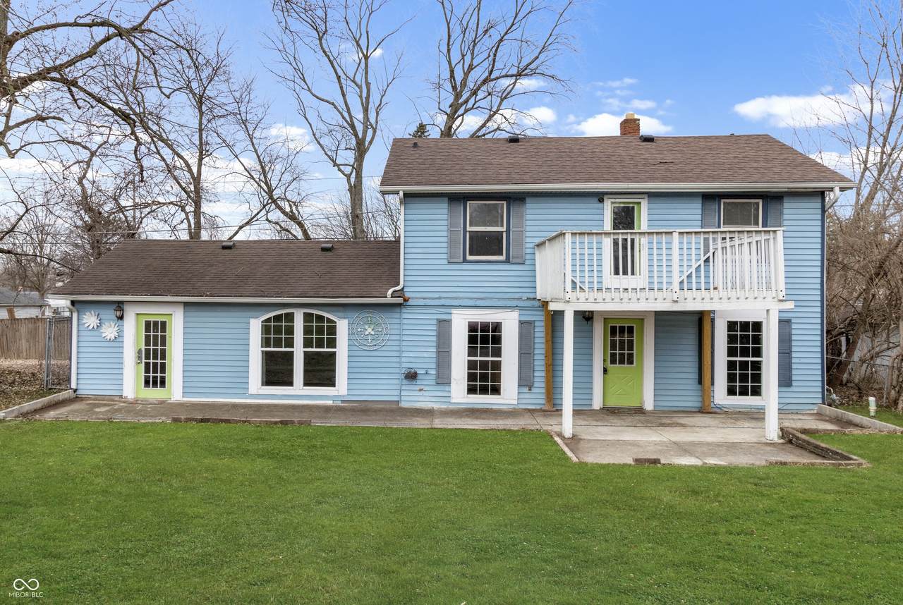 1736 Graham Avenue - Photo 1