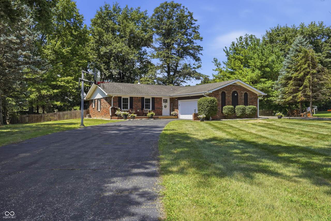 8672 Tracy Drive - Photo 1