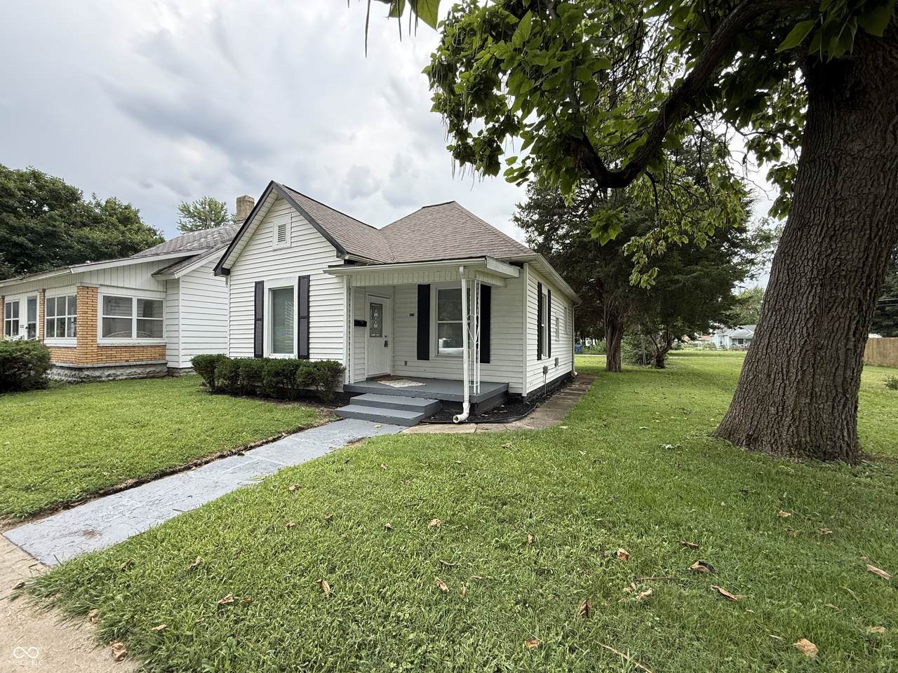 613 15th Street - Photo 1