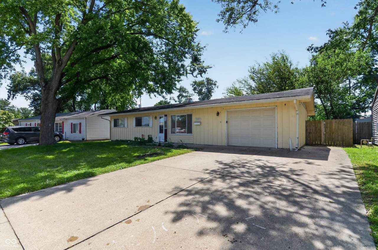 970 Hunter Drive - Photo 1