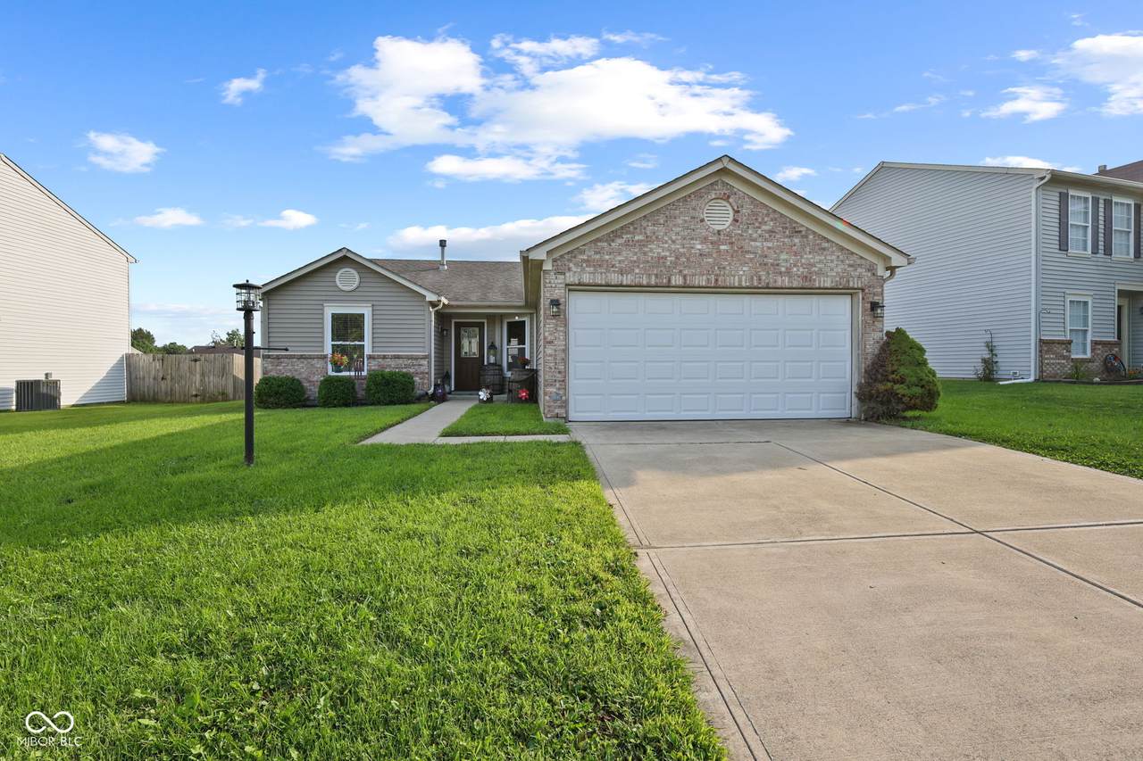 207 Creekview Drive - Photo 1