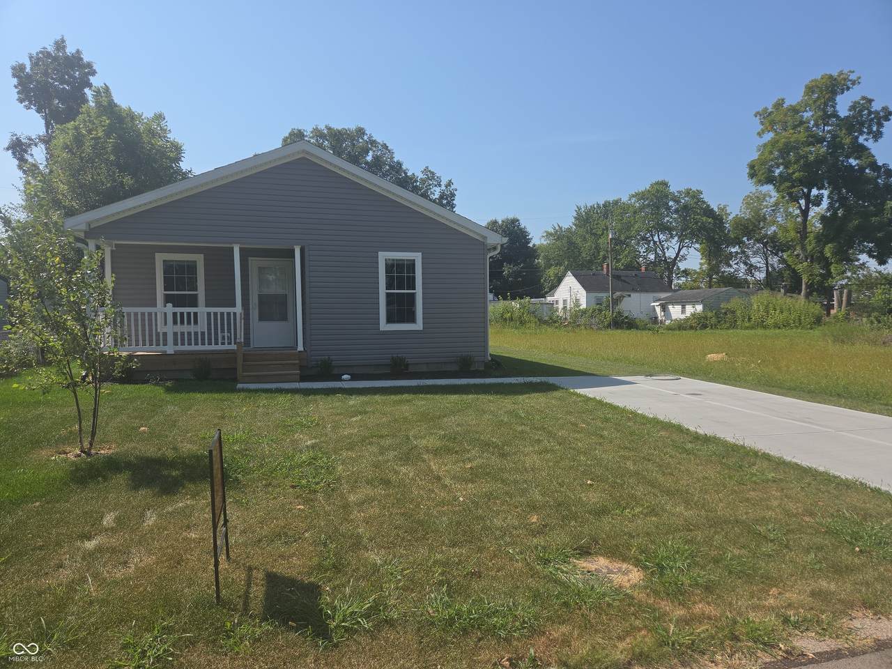 2219 Fowler - Photo 1