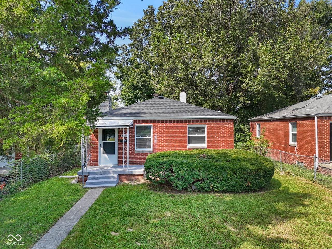 226 Gladstone Avenue - Photo 1
