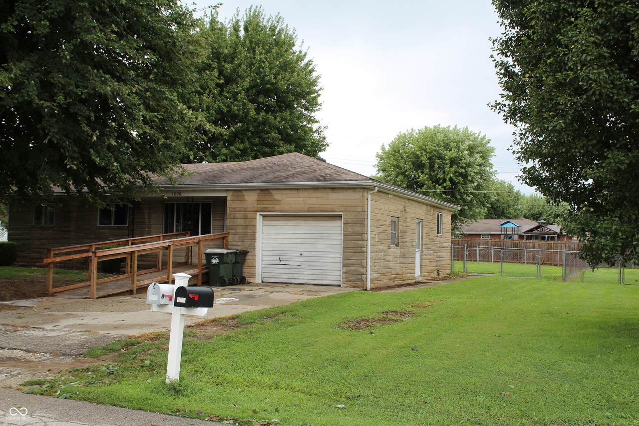 1006 9th Street - Photo 1