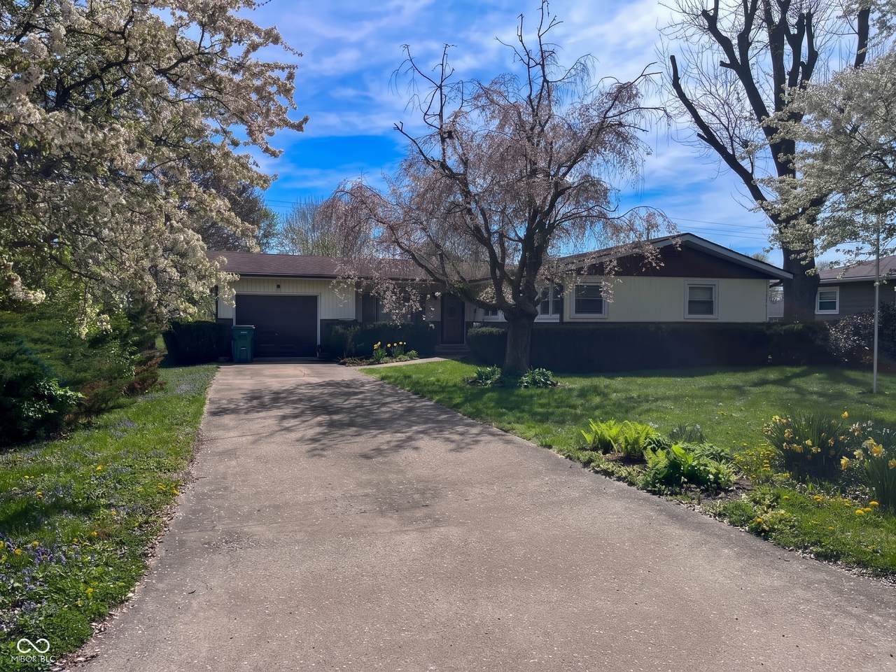 8 Eastgate Drive - Photo 1
