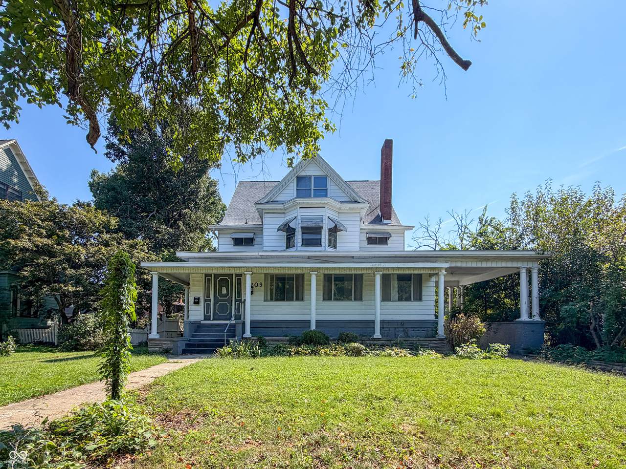 2209 9th Street - Photo 1