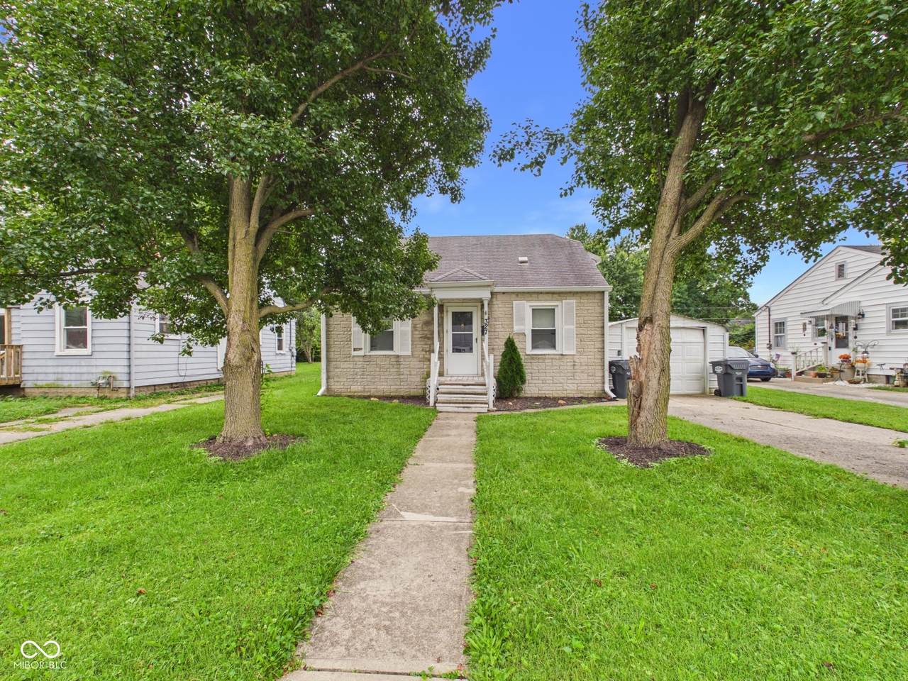 327 Edgemound Drive - Photo 1