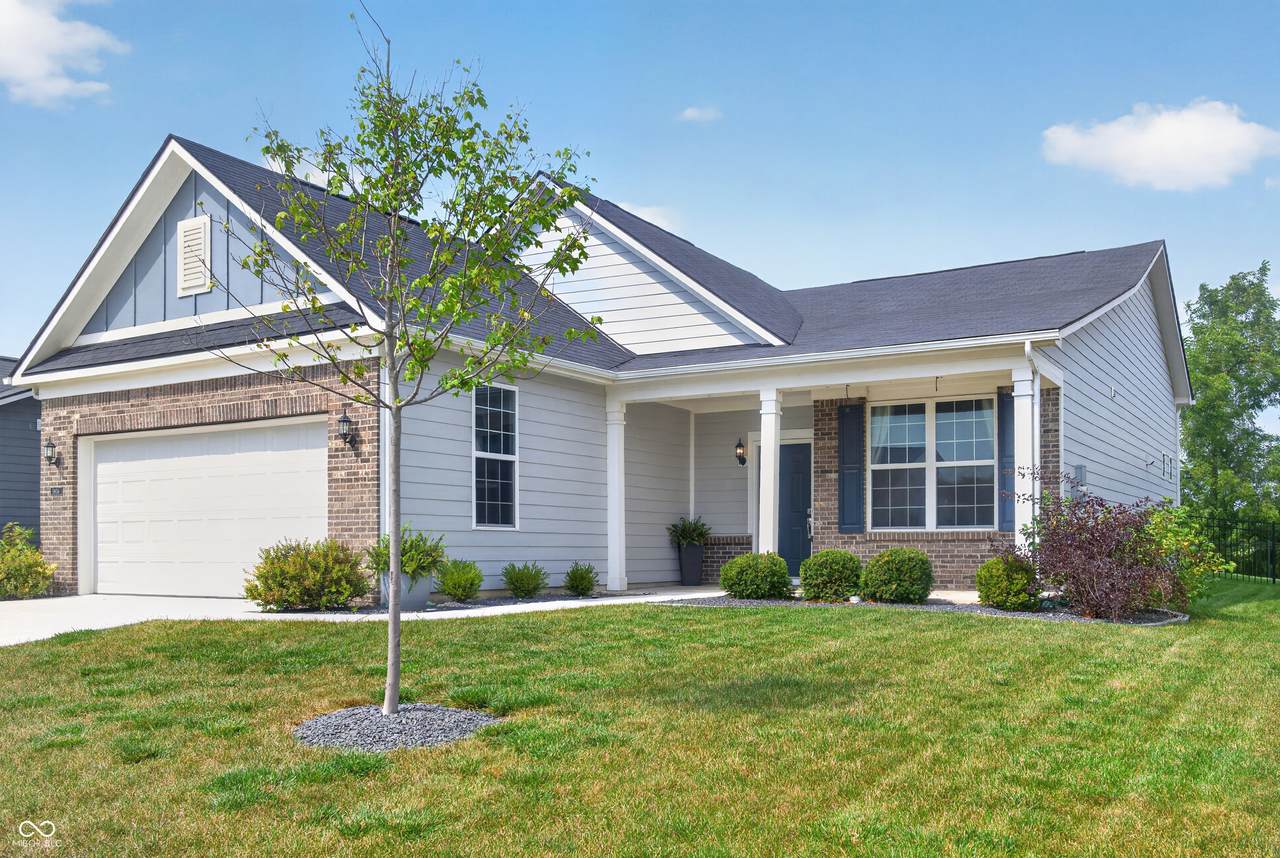 5806 Walkabout Way - Photo 1