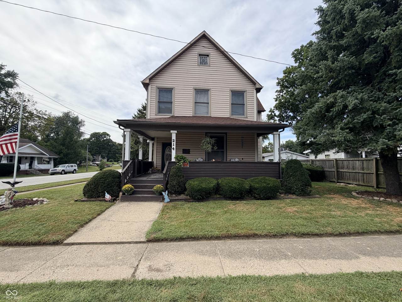 214 Howard Street - Photo 1