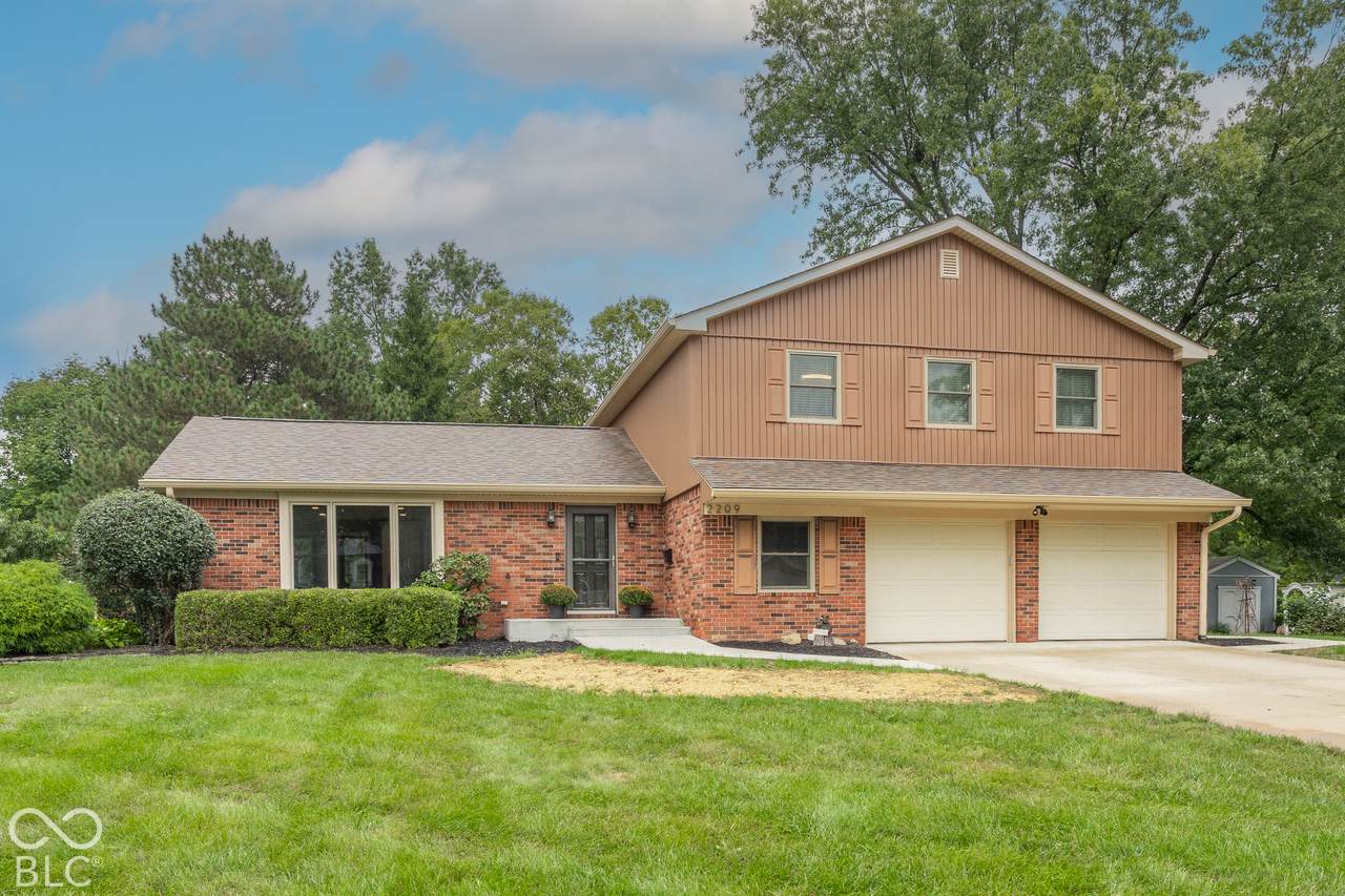 2209 Center Drive - Photo 1