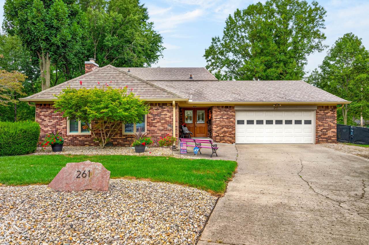 261 Oakwood - Photo 1