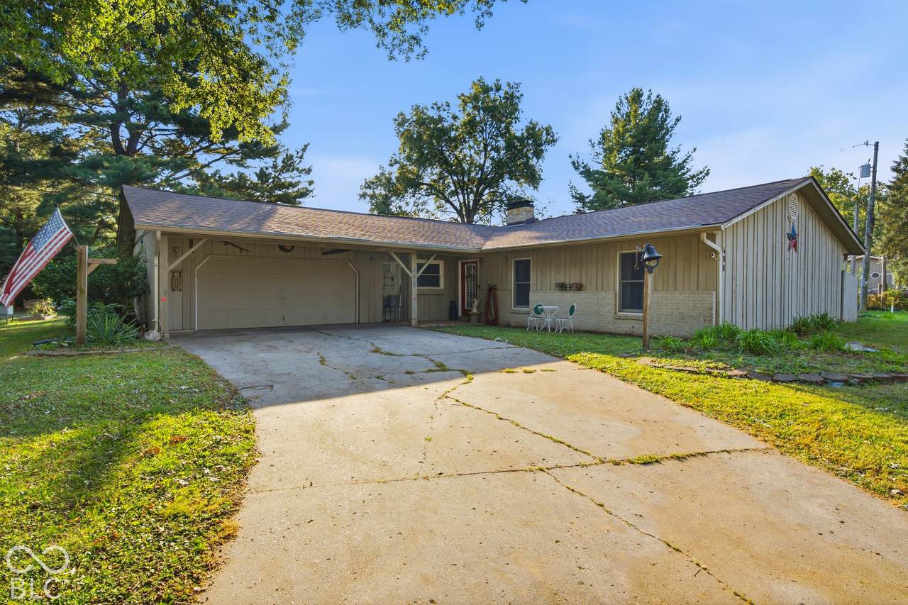 408 Greenacres Drive - Photo 1
