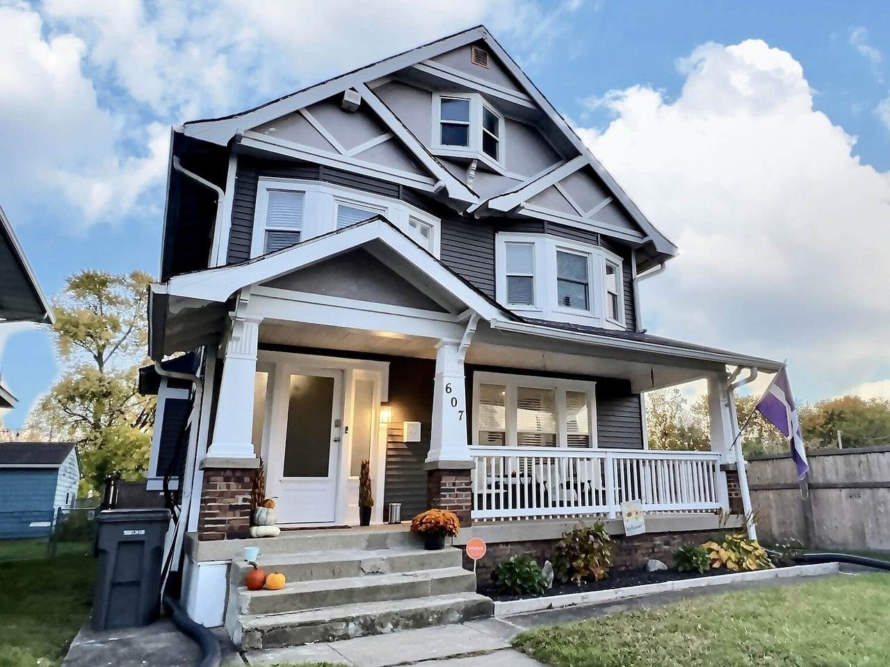 607 32nd Street - Photo 1