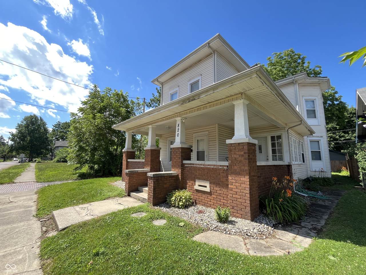 820 7th Street - Photo 1