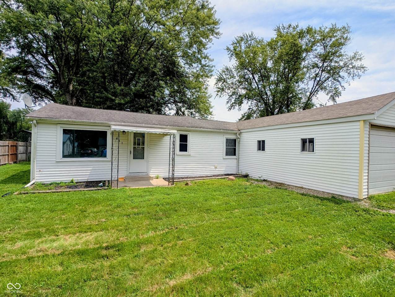 611 Della Road - Photo 1