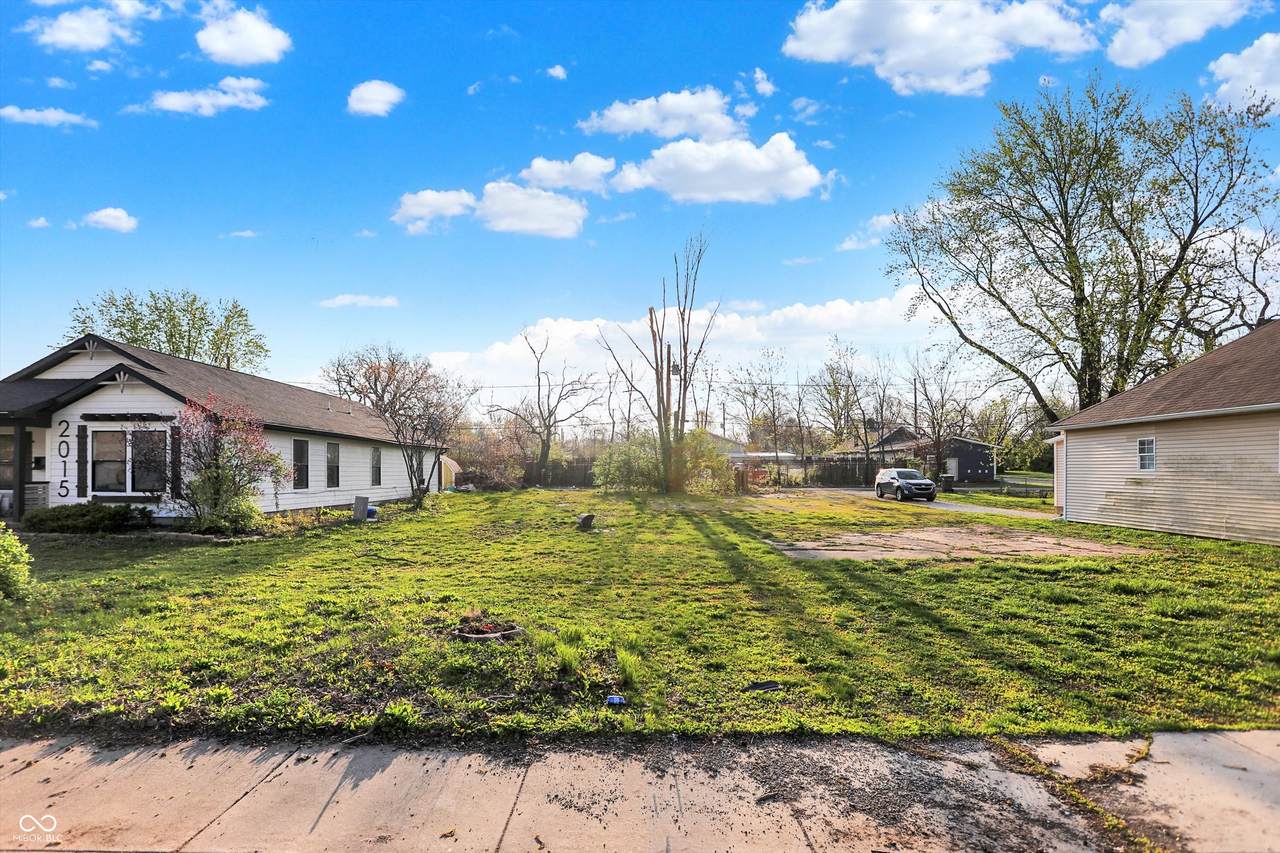 2011 Ralston Avenue - Photo 1