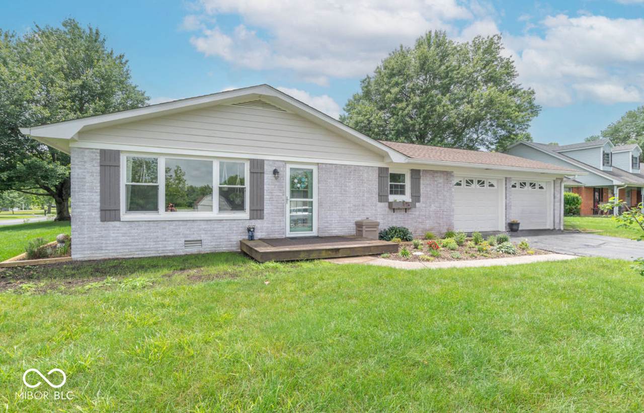 2875 Woodside Drive - Photo 1
