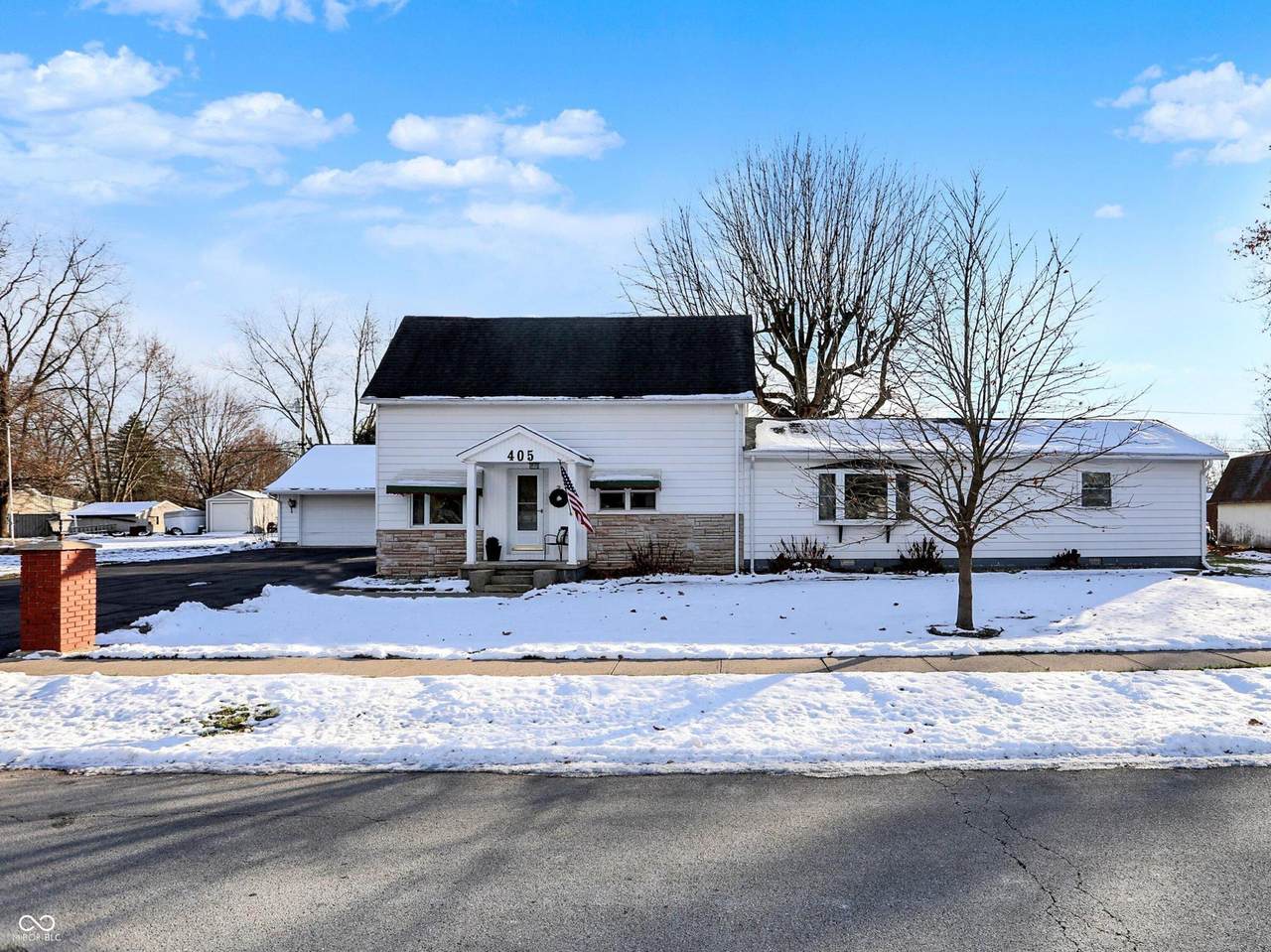 405 Howard Avenue - Photo 1