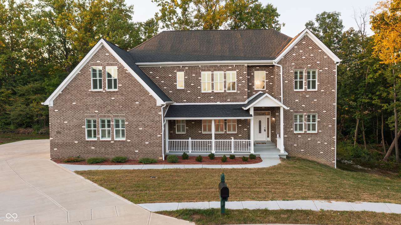 372 Foxboro Drive - Photo 1
