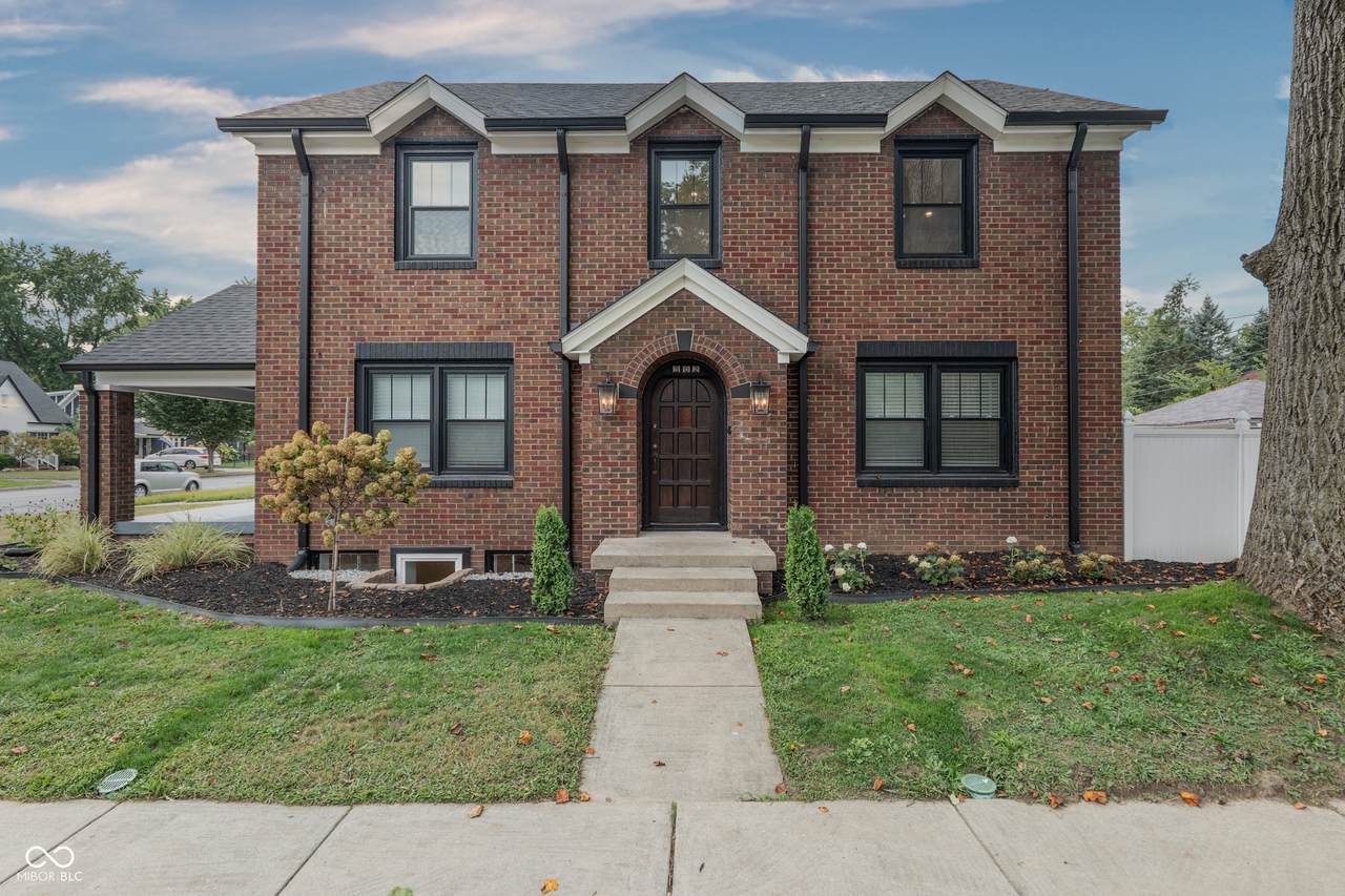 302 Hampton Drive - Photo 1