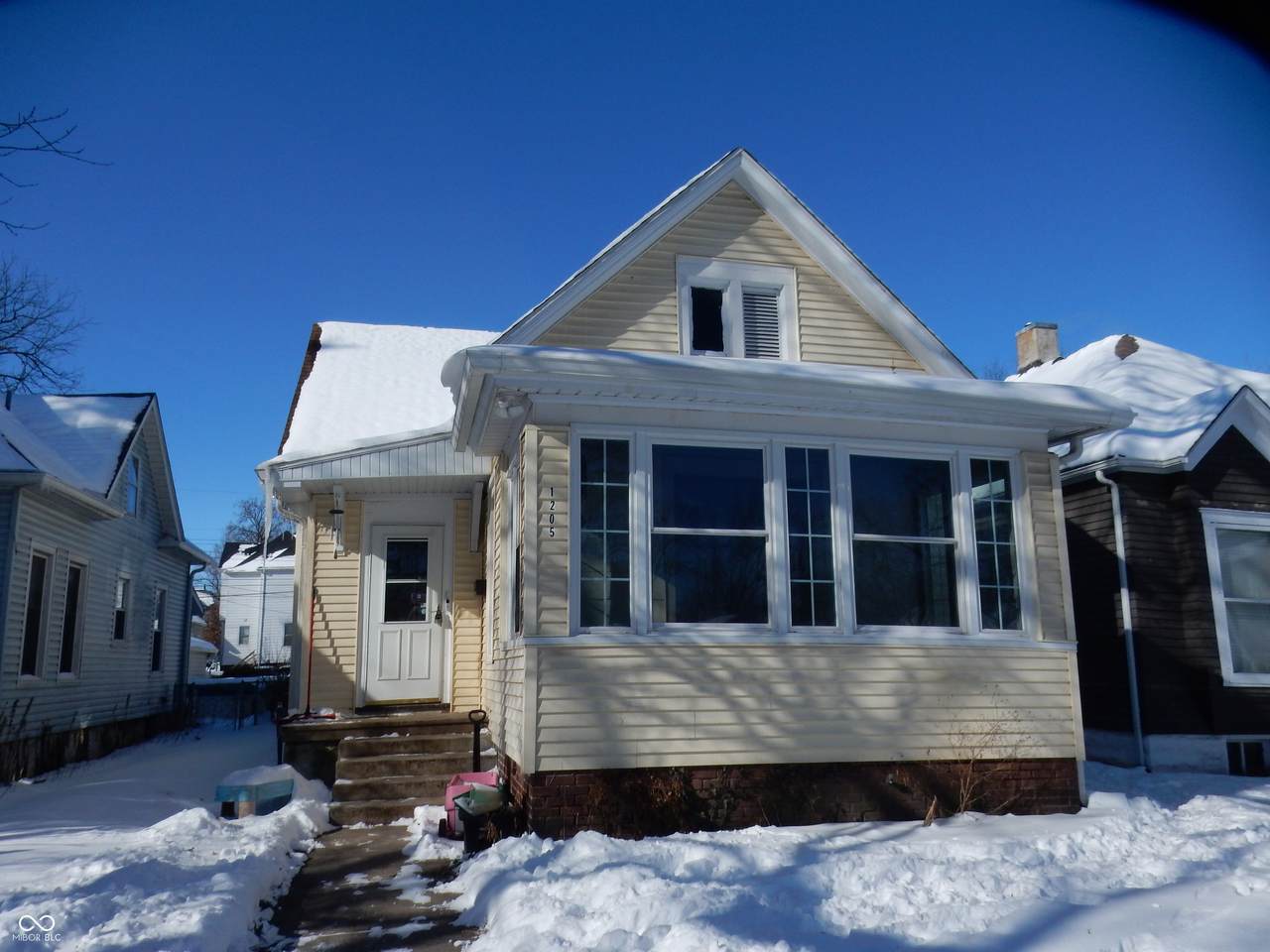 1205 8th Street - Photo 1