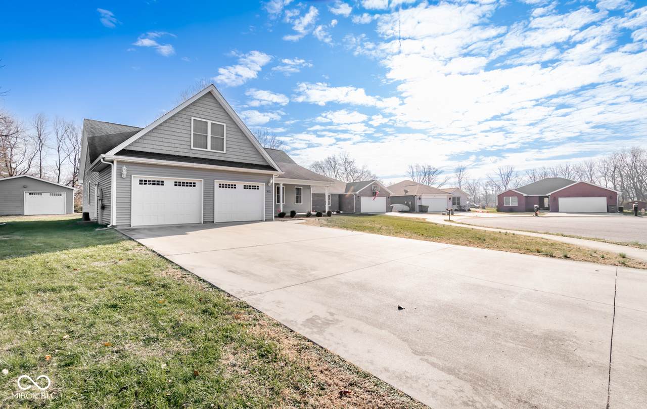 972 James Avenue - Photo 1