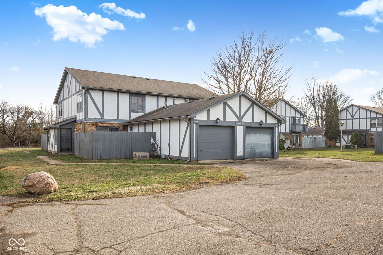 9887 Royce Drive - Photo 1