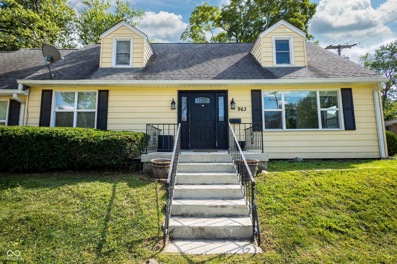 963 Clinton Street - Photo 1