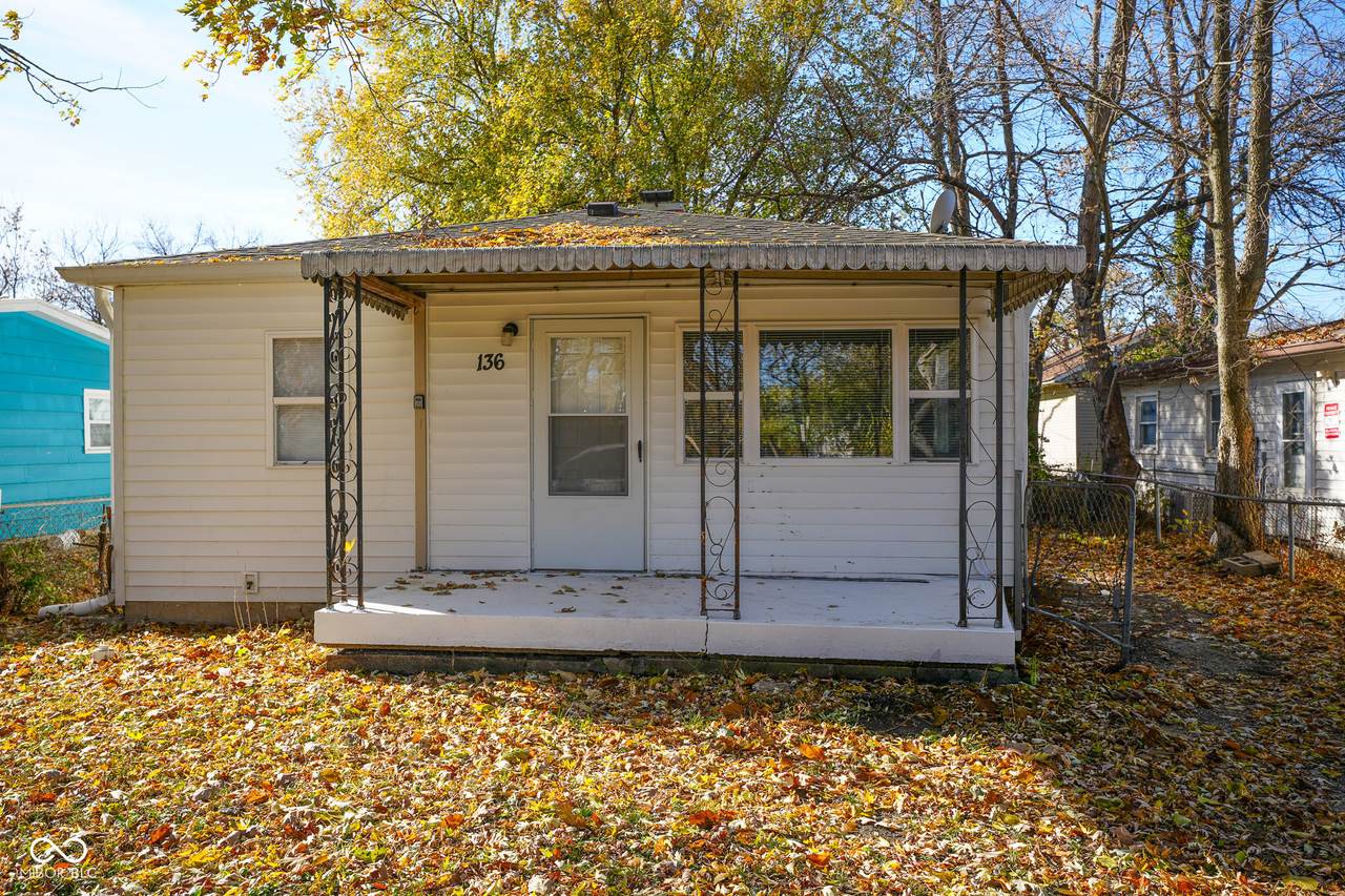 136 Webster Avenue - Photo 1