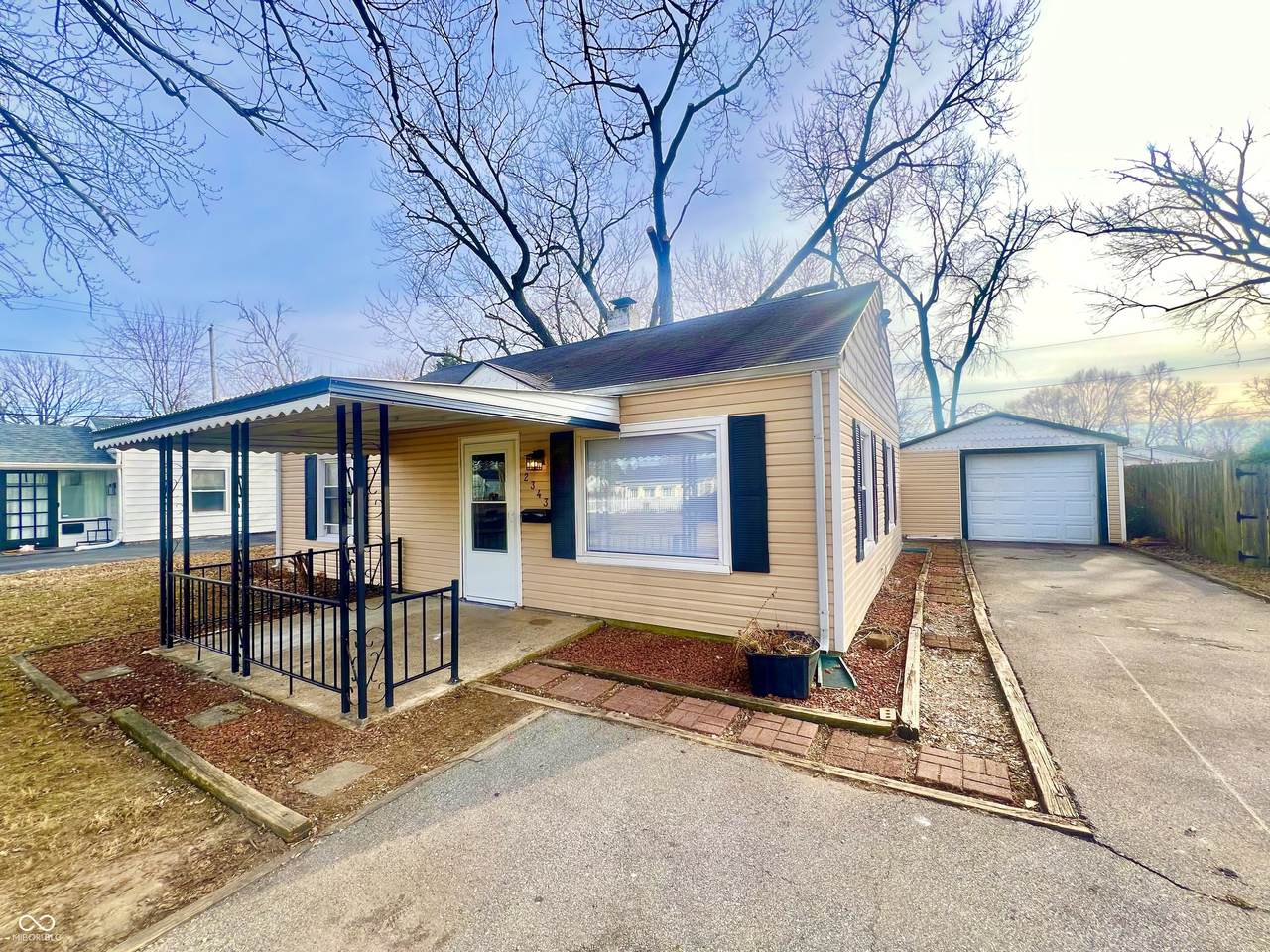 2343 Cameron Street - Photo 1