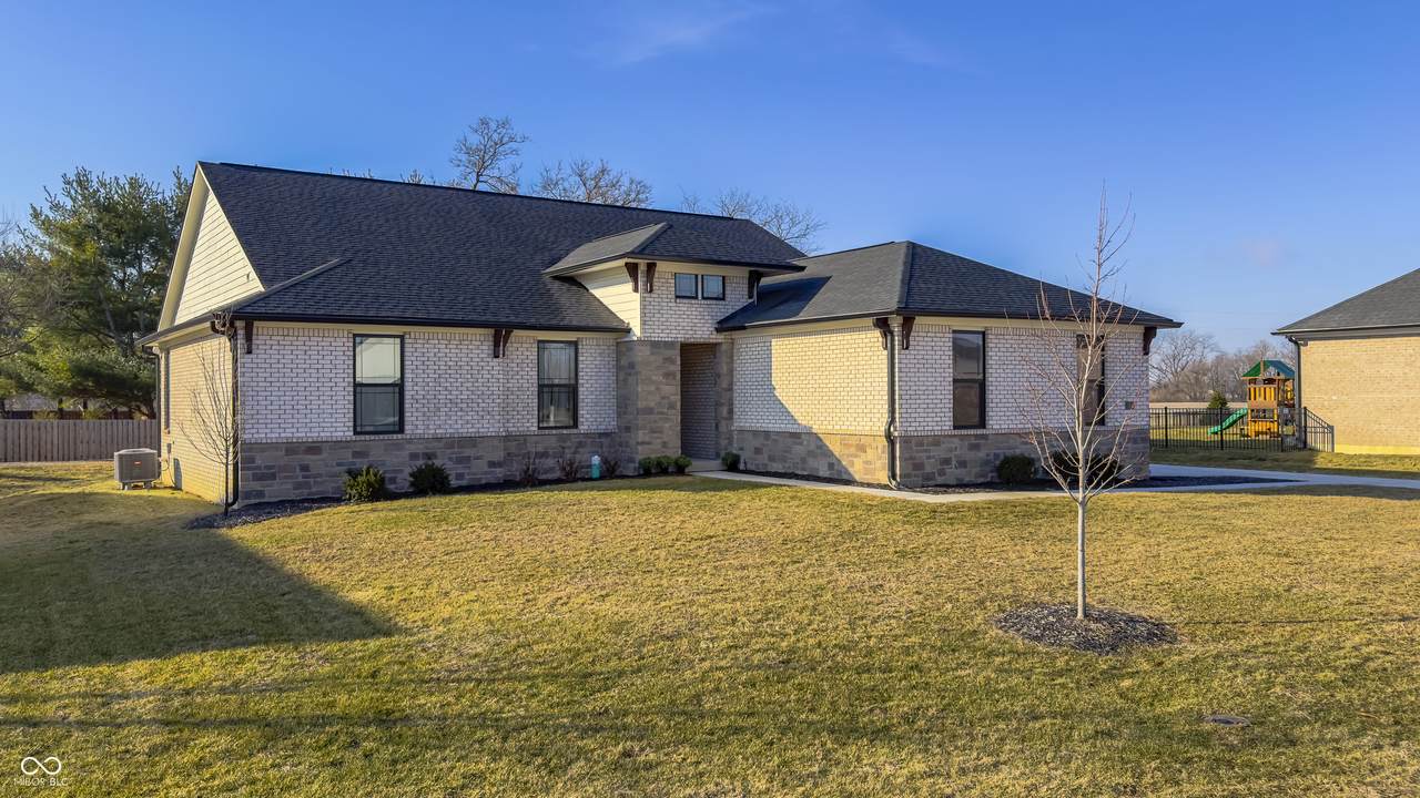 110 Saundra Drive - Photo 1