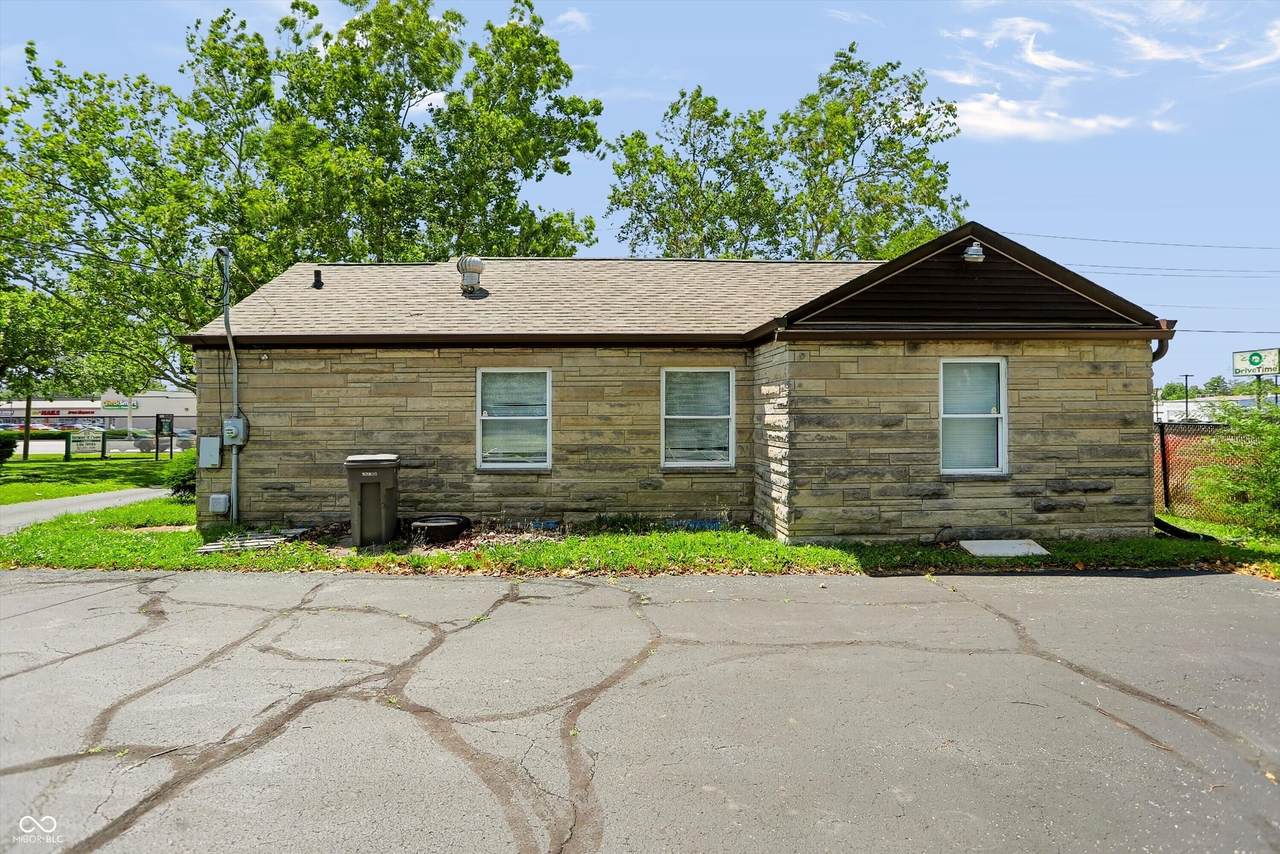 1109 Shadeland Avenue - Photo 1