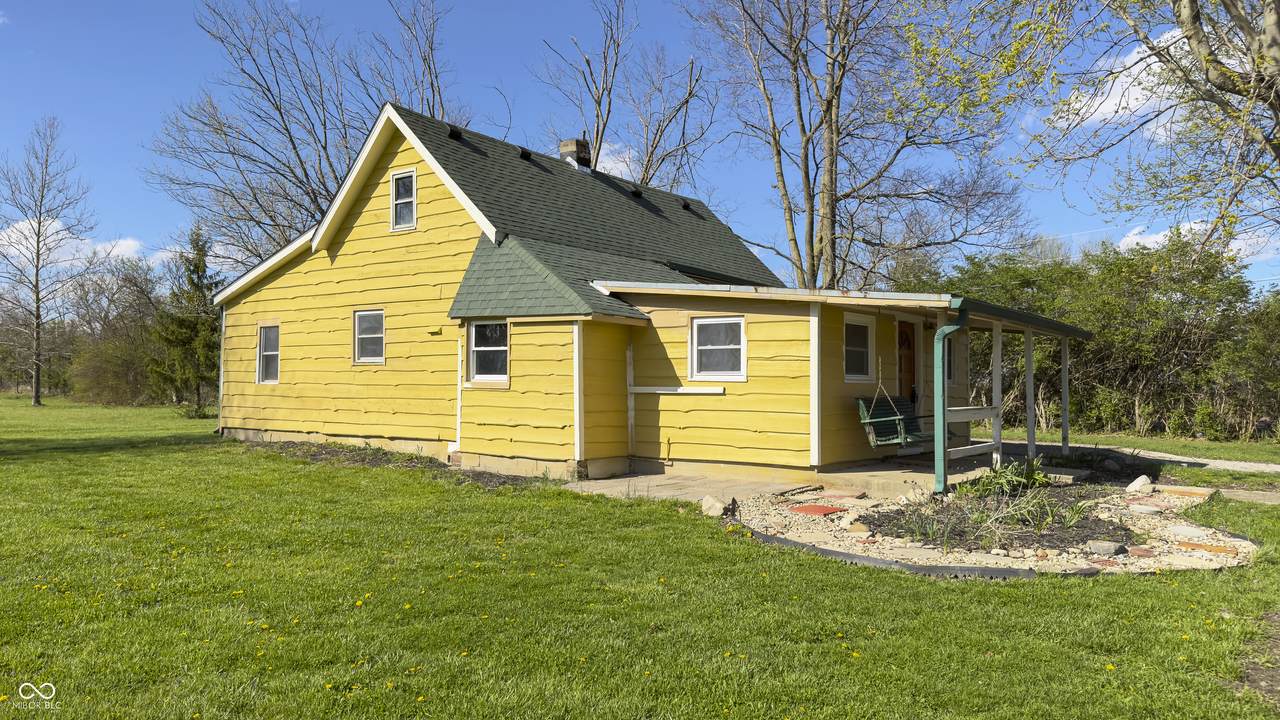 10565 Southport Road - Photo 1